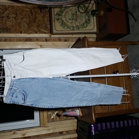 Dilvin Denim two tone jeans. - Picture 2 of 11